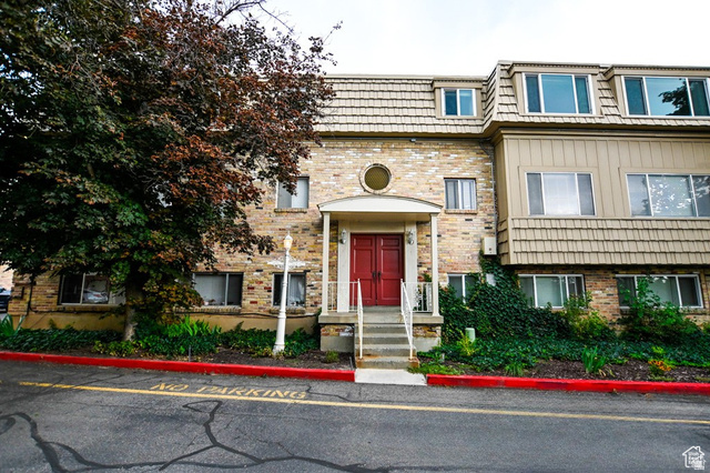 2220 E MURRAY HOLLADAY RD #206, Holladay UT 84117