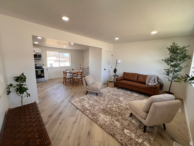 965  Amethyst St
                     MLS #2142318