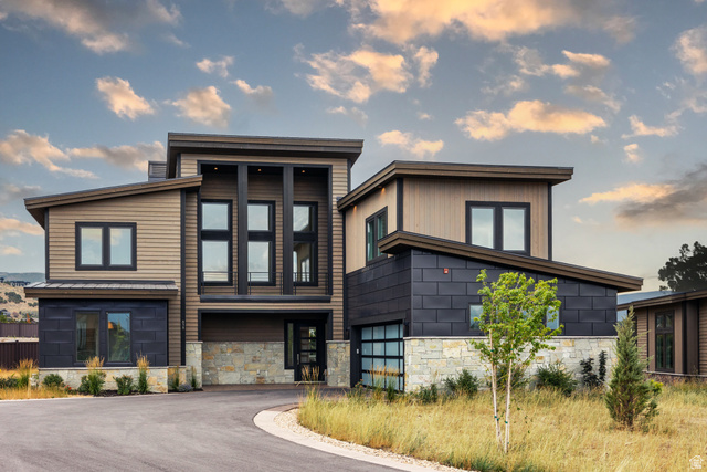 Main photo for 838 N Burro Peak Cir