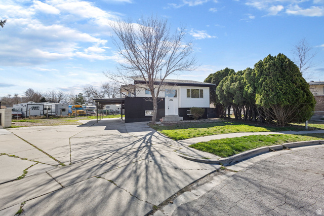 3055 S Dennis Cir
                     MLS #2142983