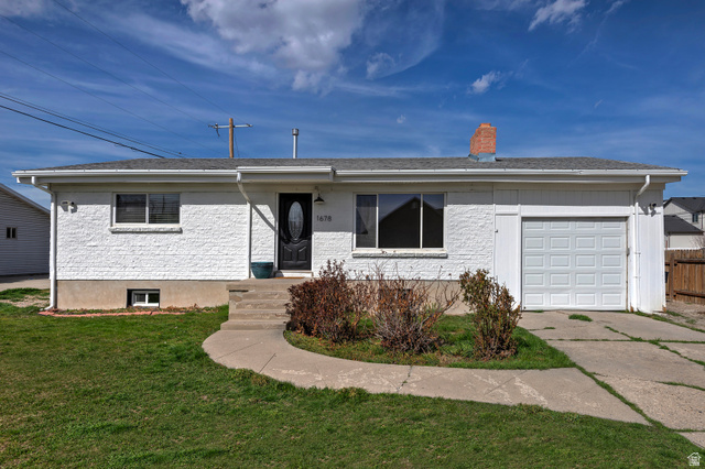 1678 W Leland Dr
                     MLS #2142999