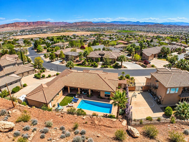 2317 E Greystone Dr
                     MLS #2144043