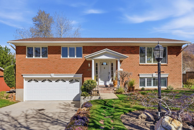 2551 E Sundown Ave
                     MLS #2144457