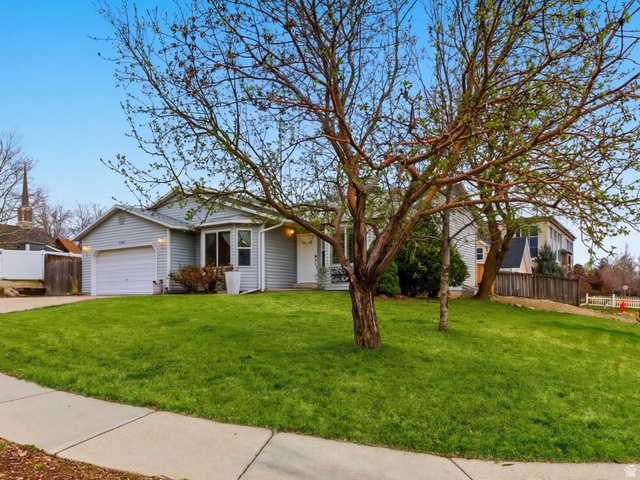 1206 E Moss Cir
                     MLS #2145896