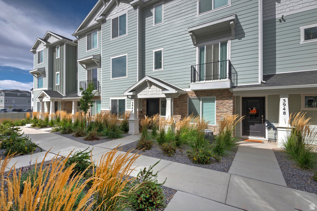 3944 N EAGLE POINT LN, Eagle Mountain UT 84005