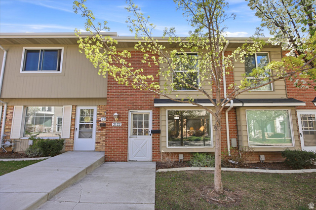 Main photo for 2122 E Georgetown Sq