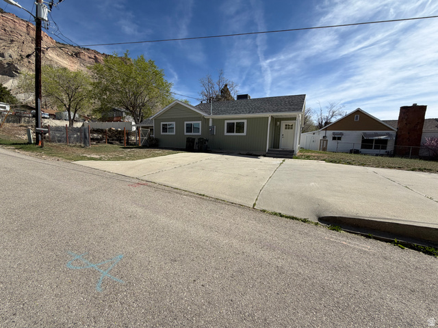 210 RIDGEWAY ST, Helper UT 84526