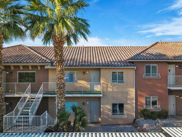 700 N Main St #e6
                     MLS #2146387