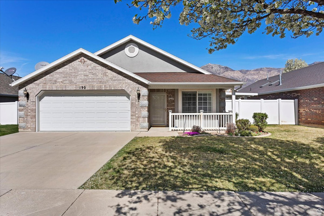 190 W NEWBURY LN, Harrisville UT 84414