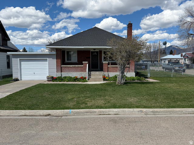 Main photo for 838  Lincoln St