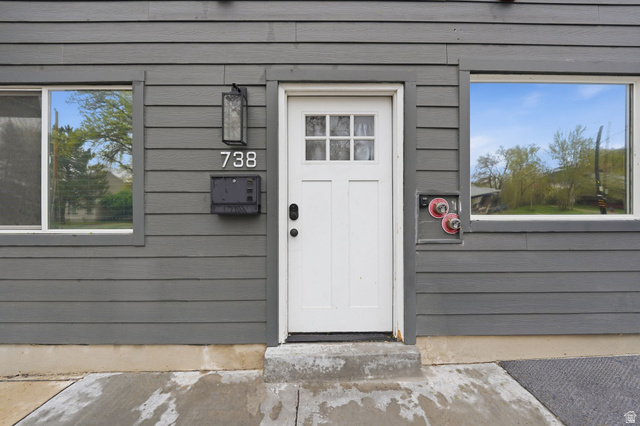 738  28th St
                     MLS #2148018