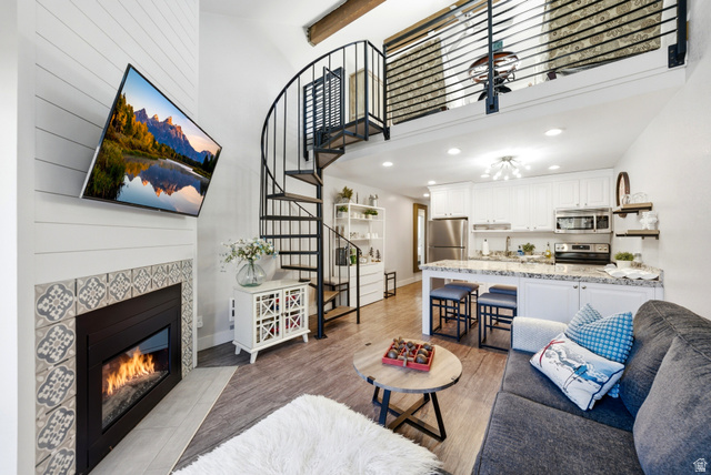 1530  Empire Ave #304
                     MLS #2148084