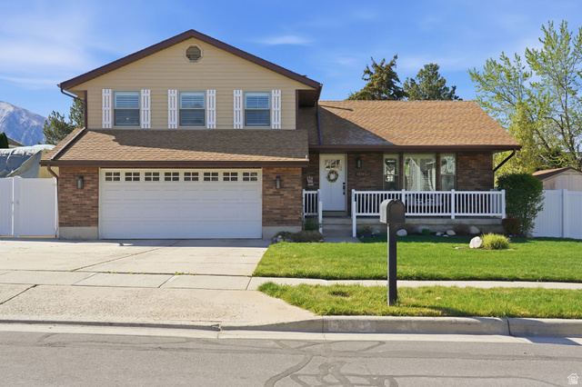 1624 E Wood Glen Rd
                     MLS #2148431