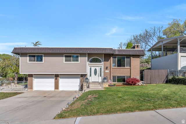 1025 E Grove Dr
                     MLS #2148794