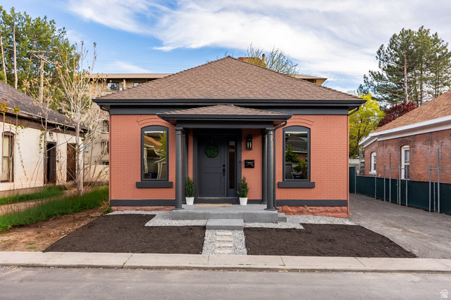 334 E Beldon Pl
                     MLS #2148855