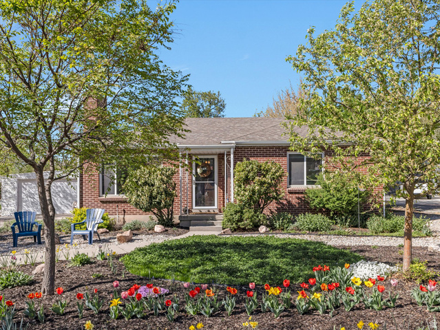 Main photo for 1401 E Brookshire Dr