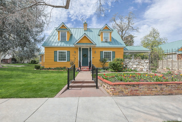 Main photo for 1445 E Stratford Ave