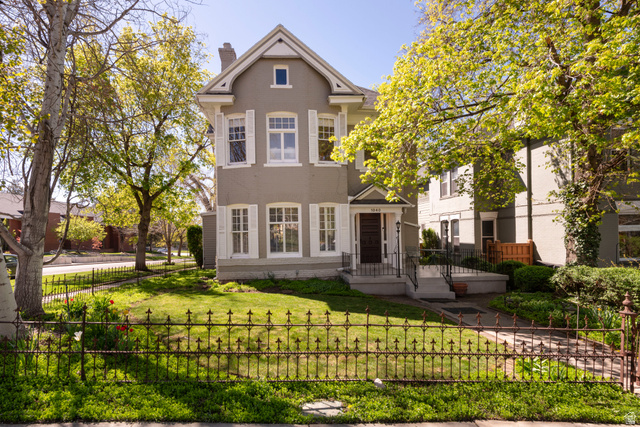 1040 E FIRST AVE ,Salt Lake City UT 84103