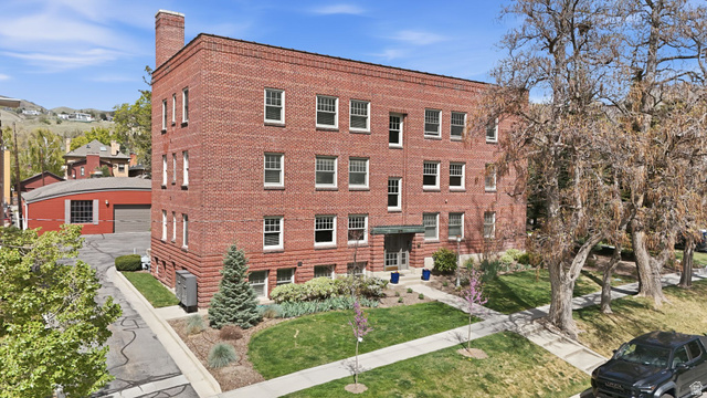 1135 E 1st Ave #1
                     MLS #2149343
