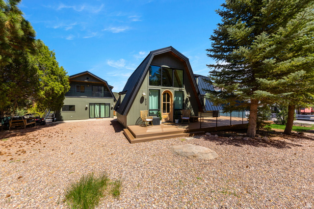 809 E Mountain Dr
                     MLS #2149969