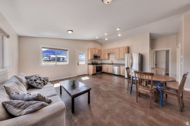 71 N MOUNT PEALE DR photo 3