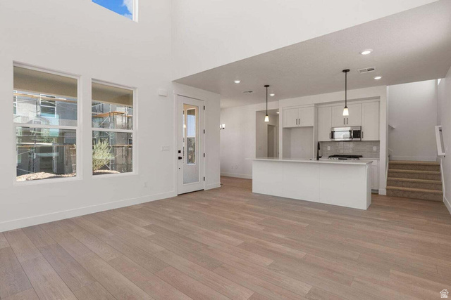 517 W OLIVE LANE