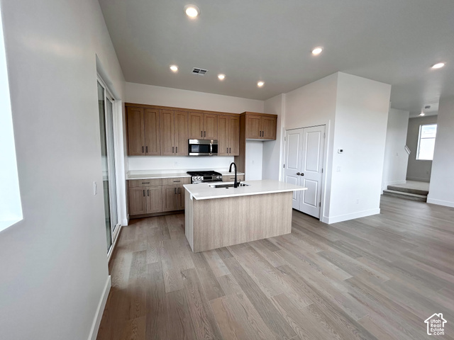 915 W Gold Ridge Lane
                     MLS #2150210