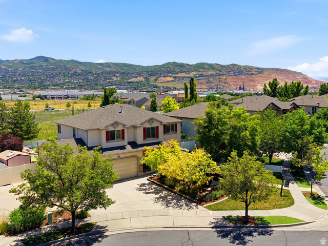 902  Romsey Ct
                     MLS #2150522