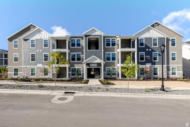 Main photo for 6687 W Twin Rocks Ln #e201
