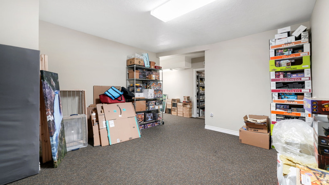 Property in South Jordan - View 31