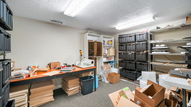 Property in South Jordan - View 37