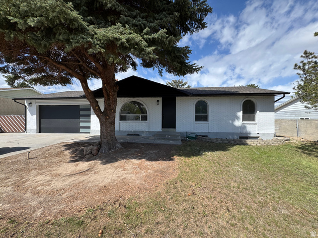 5222 S QUEENSWOOD DR, Taylorsville UT 84129