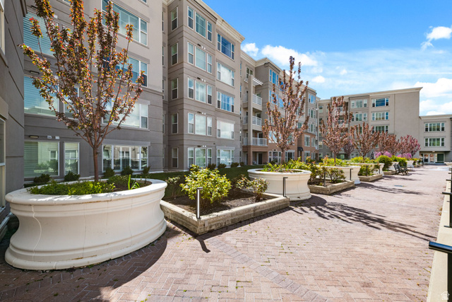 3075 E Kennedy Dr 310