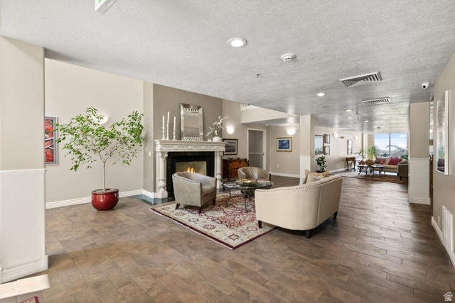 3075 E Kennedy Dr 310