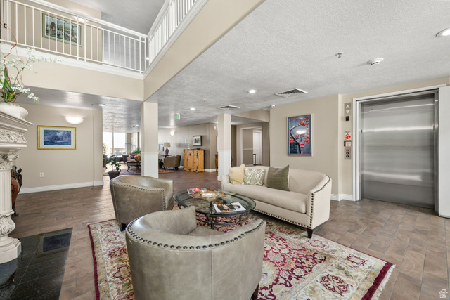 3075 E Kennedy Dr 310