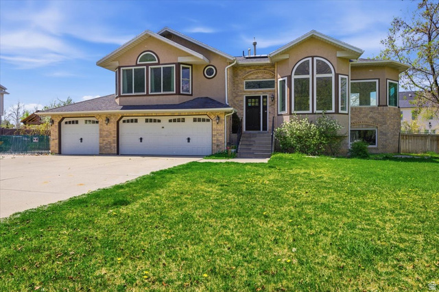 802 S East Mountain Cir
                     MLS #2151267