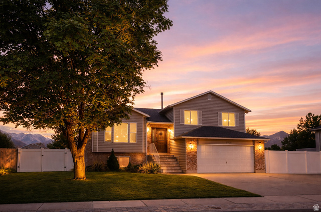 5906 S 4075 W, Roy UT 84067