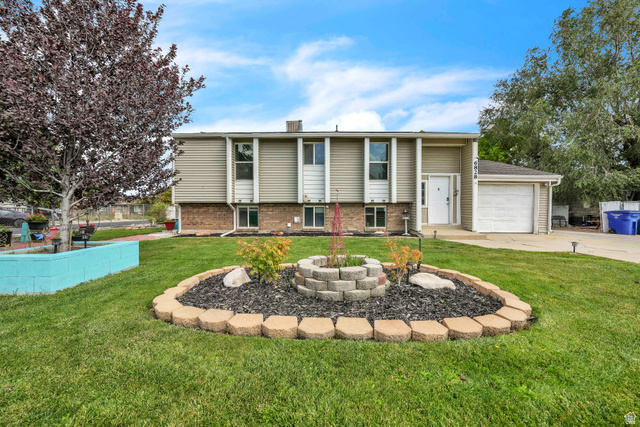 6828 W COPPERHILL DR, West Valley City UT 84128