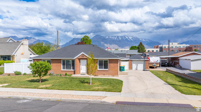 180 N 400 E
                     MLS #2151697