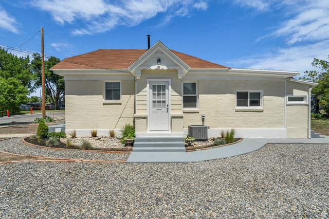 219 S 100 St
                     MLS #2151828
