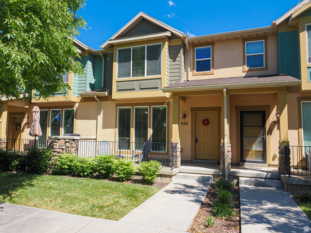 Main photo for 940 W Willow Green Way