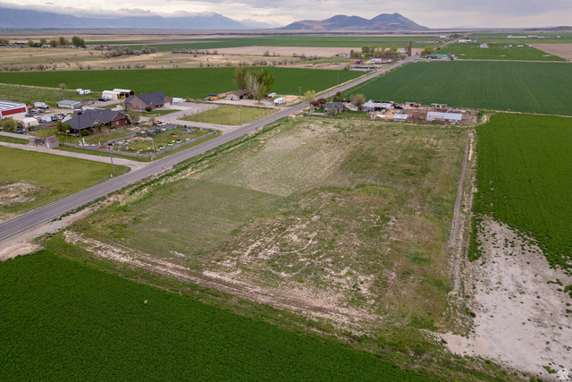 10645 N 10800 W, Tremonton UT 84337