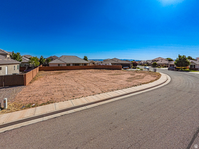 422 E SADDLEBACK RD, Washington UT 84780