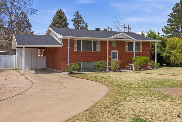 4697 S 2025 W, Roy UT 84067