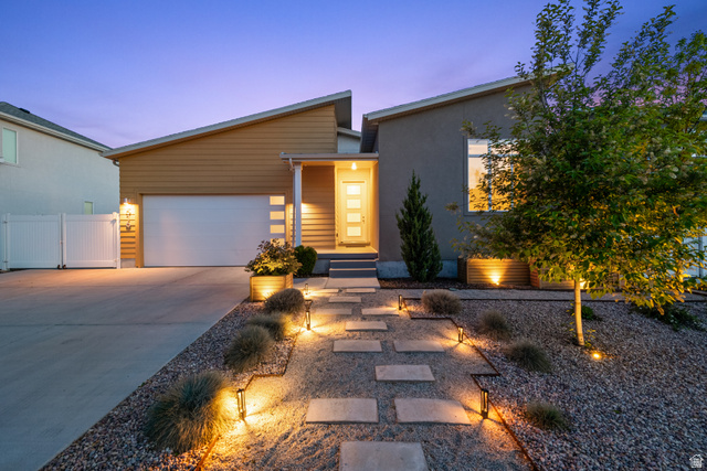 516 E FARMER ALUMNI DR, South Salt Lake UT 84106