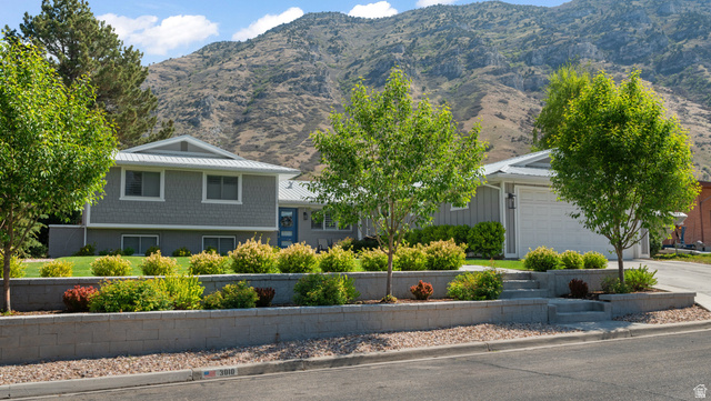3010 N Cherokee Ln
                     MLS #2152508