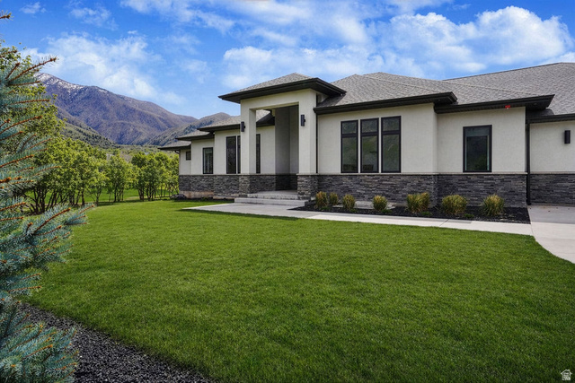 Main photo for 755 S Oak Dr