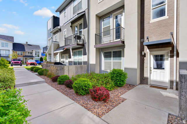 903 S 2580 E
                     MLS #2153226