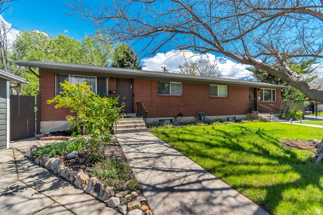 29 E 925 N
                     MLS #2153257