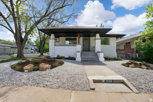 938 E Hollywood Ave
                     MLS #2153356